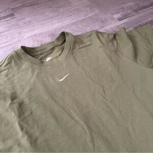 Nike Women’s Sage Green Short Sleeve Tee